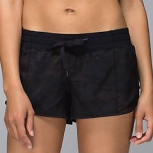 LULU LEMON BLACK SHORTS!!